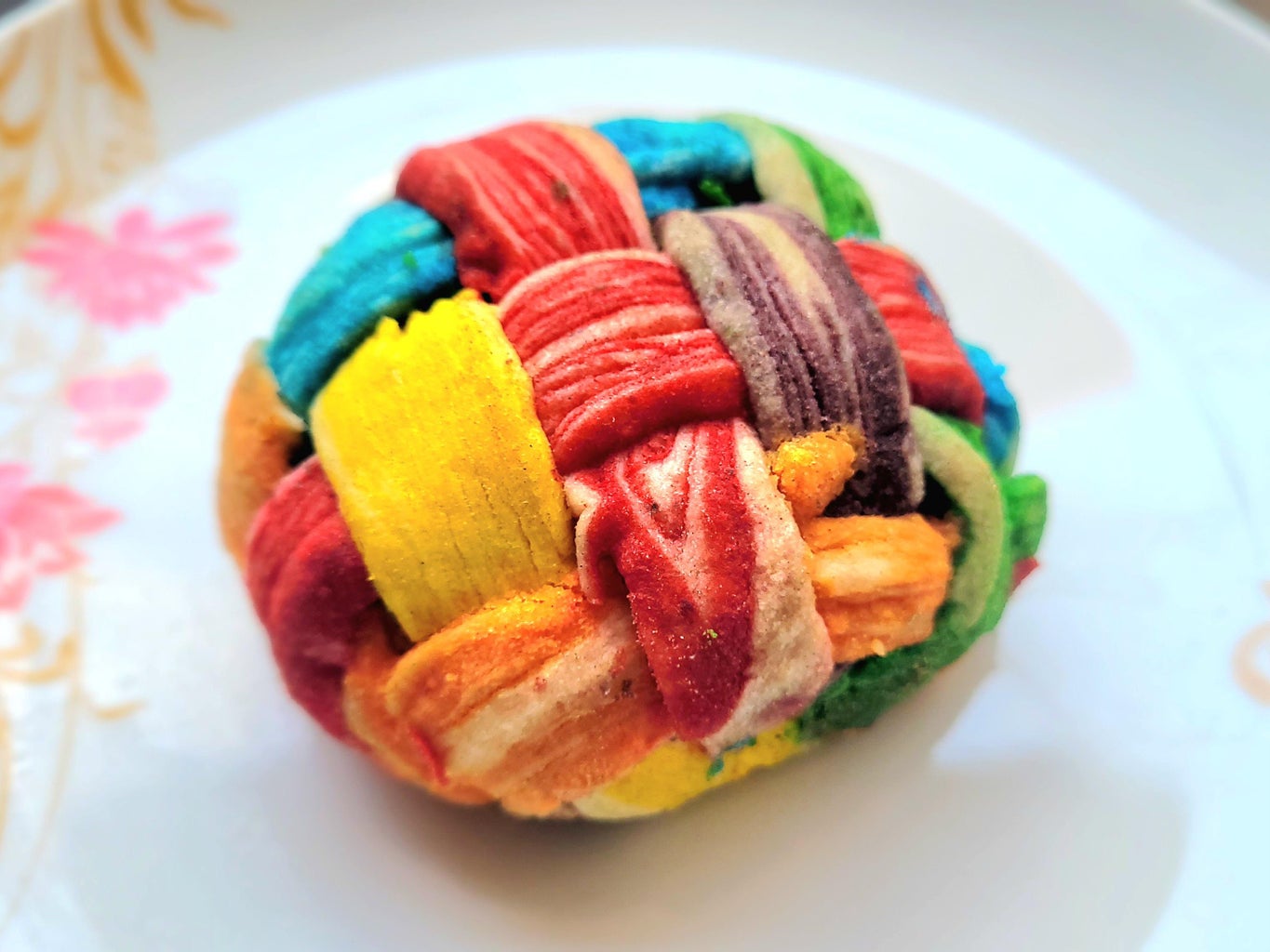 Weaved Rainbow Mooncake Pastry