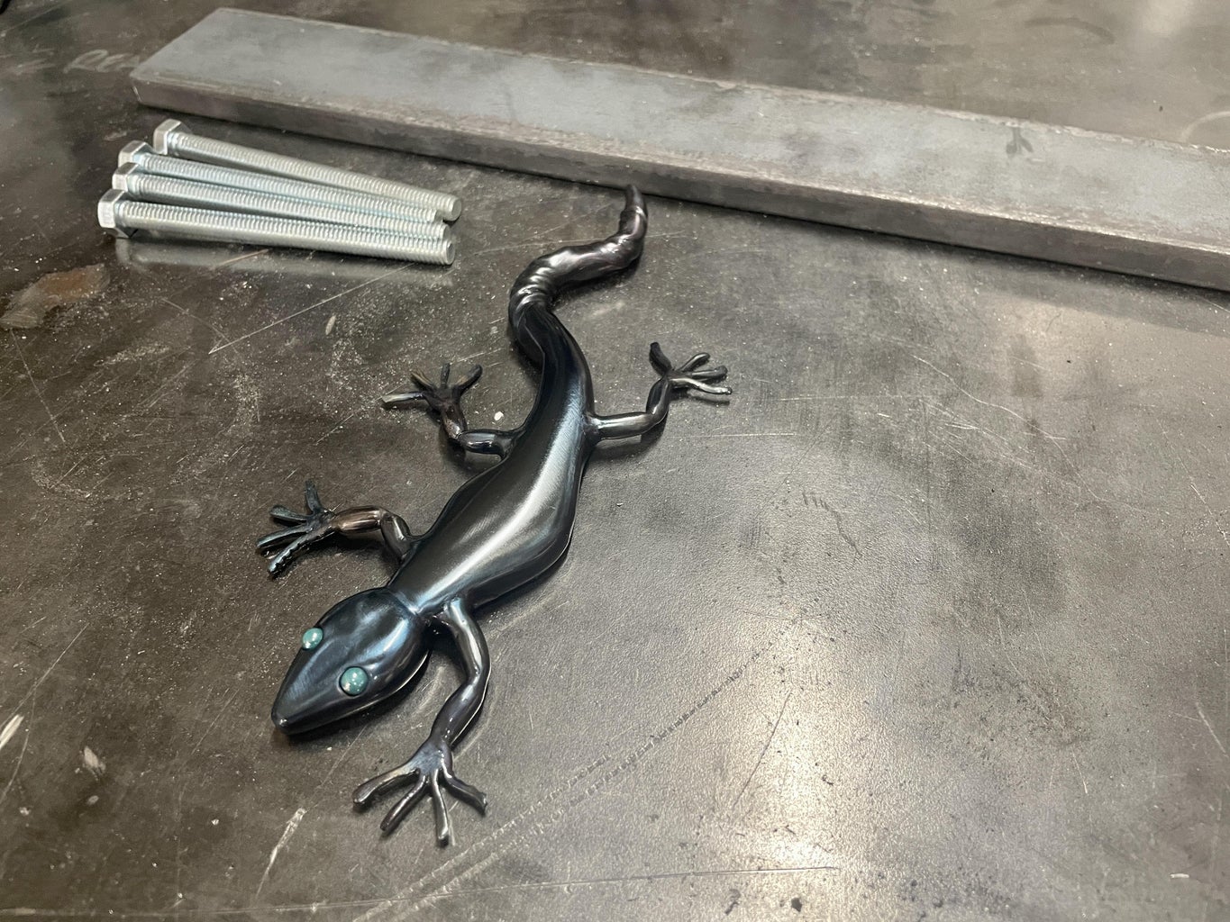 How to Make a Beautiful Lizard From Simple Scrap Metal